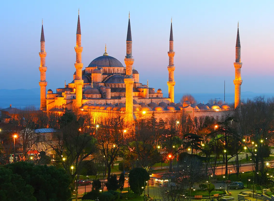 Sultan Ahmet Blue Mosque in Dusk. This is just after the sunset. The best Photography spots in Istanbul