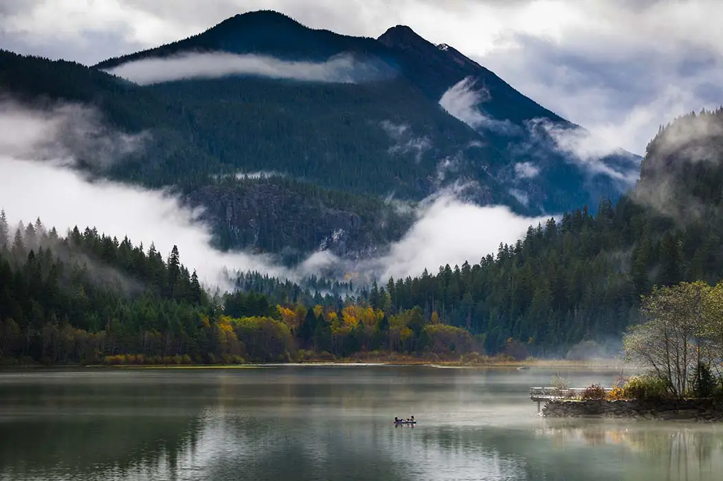 Ross Lake in Autumn. The best Photography spots in North Cascades National Park
