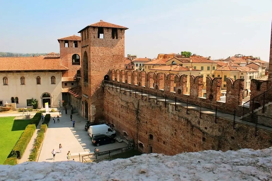 Castelvecchio Museum. Popular touristic european destination. Best Photography Spots in Verona