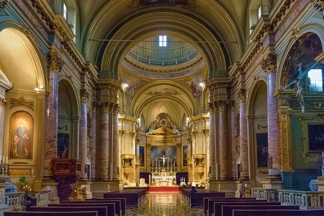 Interior of the Roman Catholic church SantAlessandro in Colonna dedicated for Saint Alexander. Best Photography Spots in Bergamo