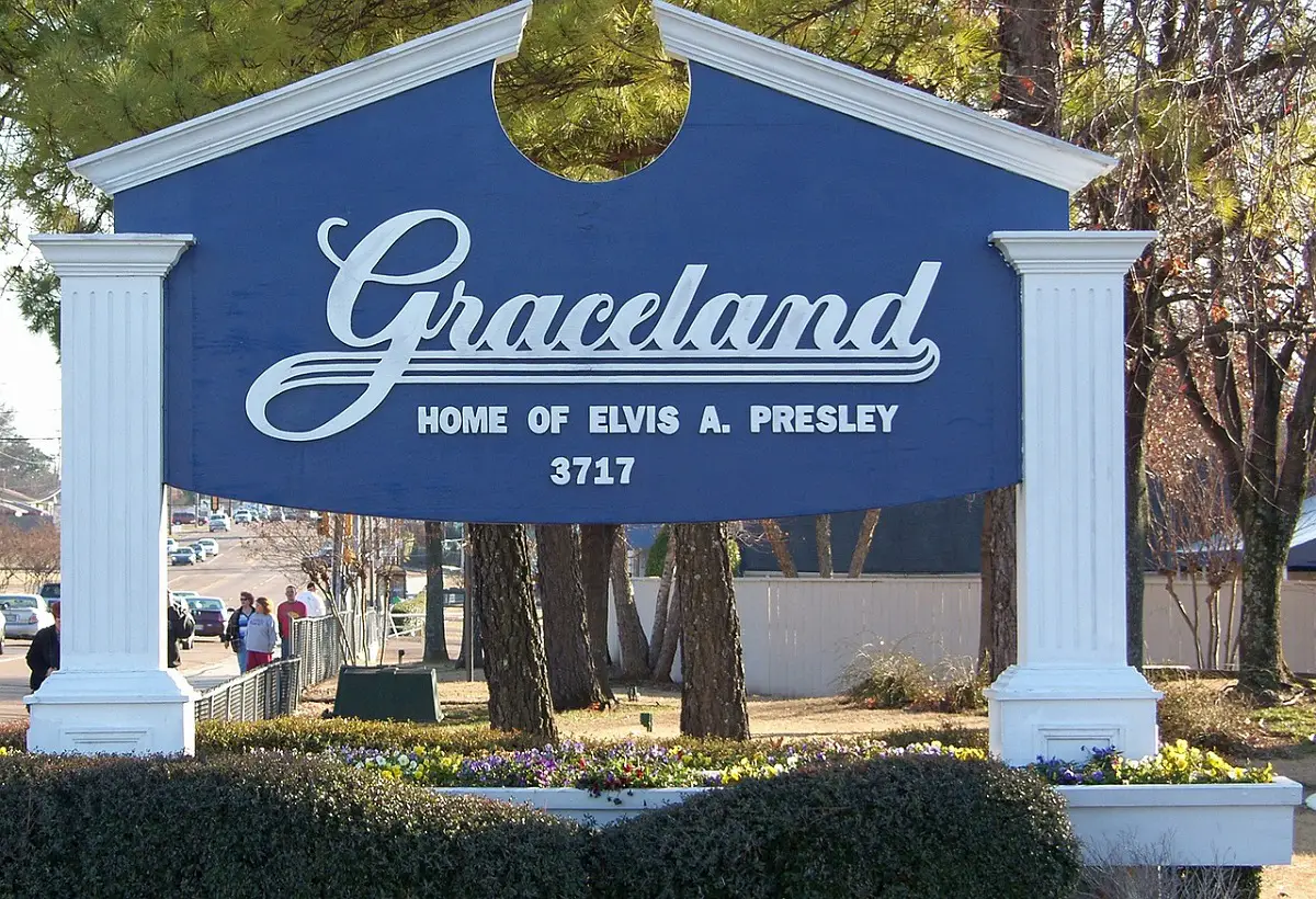 Things To Do In Memphis - Graceland